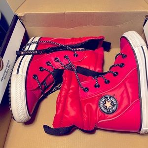 Converse (chucks) High Top Sneakers, Kids 11us, Pink